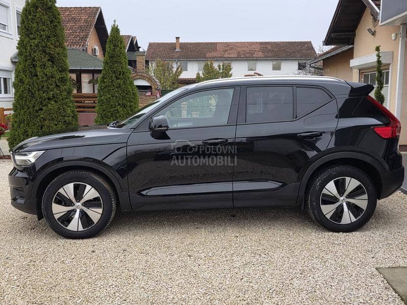 Volvo XC40 MOMENTUM