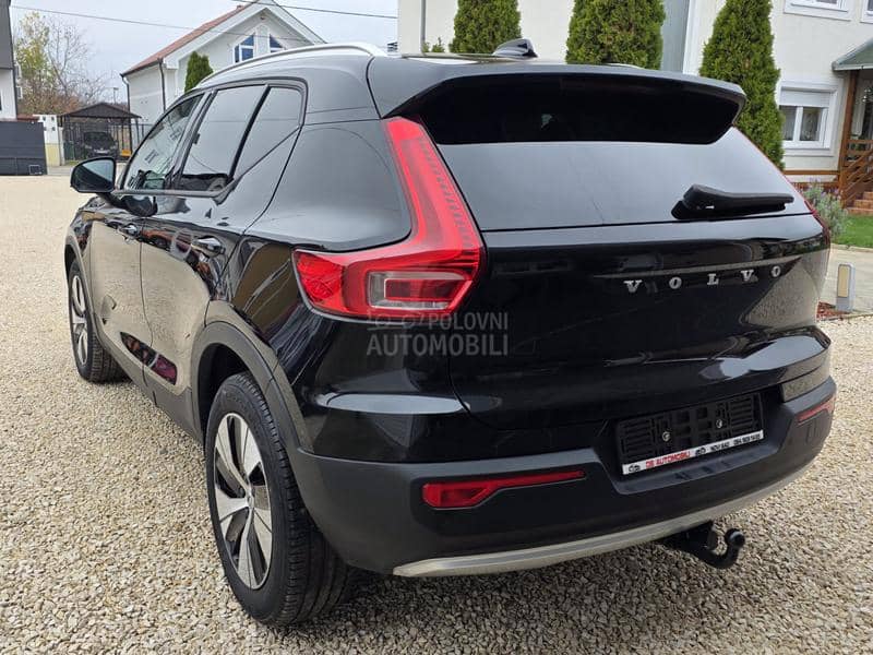 Volvo XC40 MOMENTUM