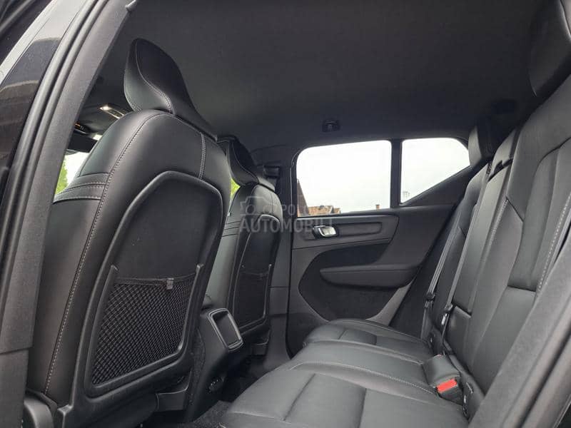 Volvo XC40 MOMENTUM