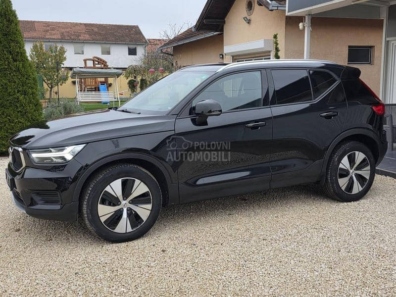 Volvo XC40 MOMENTUM