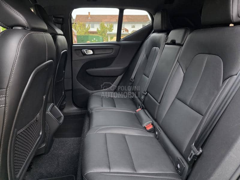 Volvo XC40 MOMENTUM