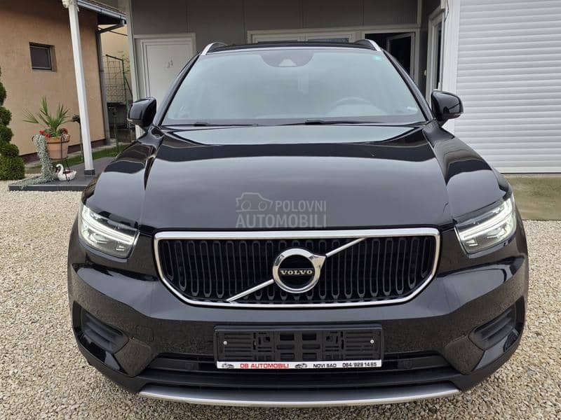 Volvo XC40 MOMENTUM