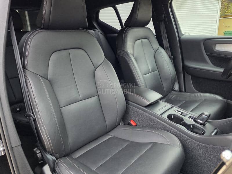 Volvo XC40 MOMENTUM