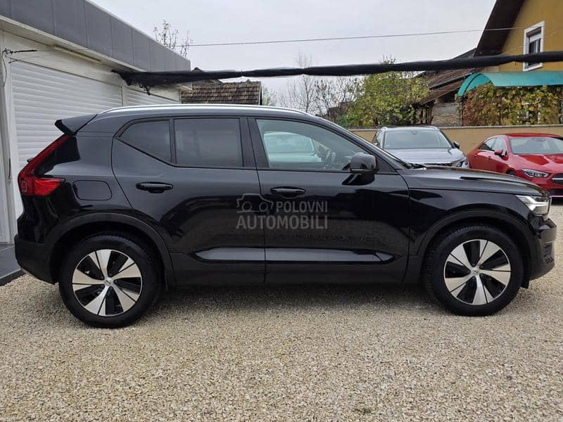 Volvo XC40 MOMENTUM