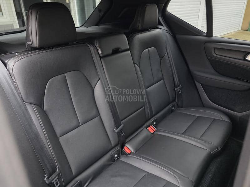 Volvo XC40 MOMENTUM