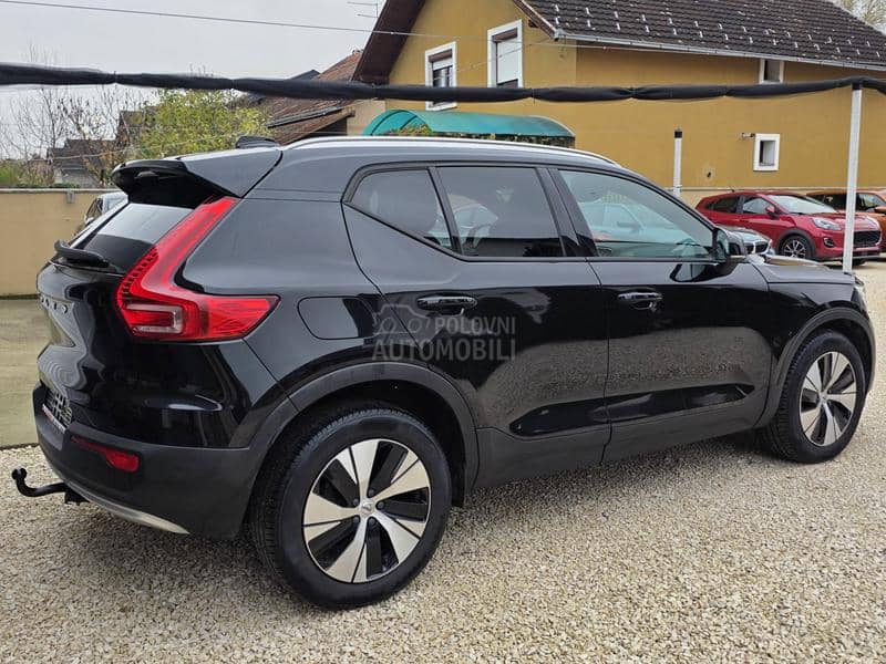 Volvo XC40 MOMENTUM