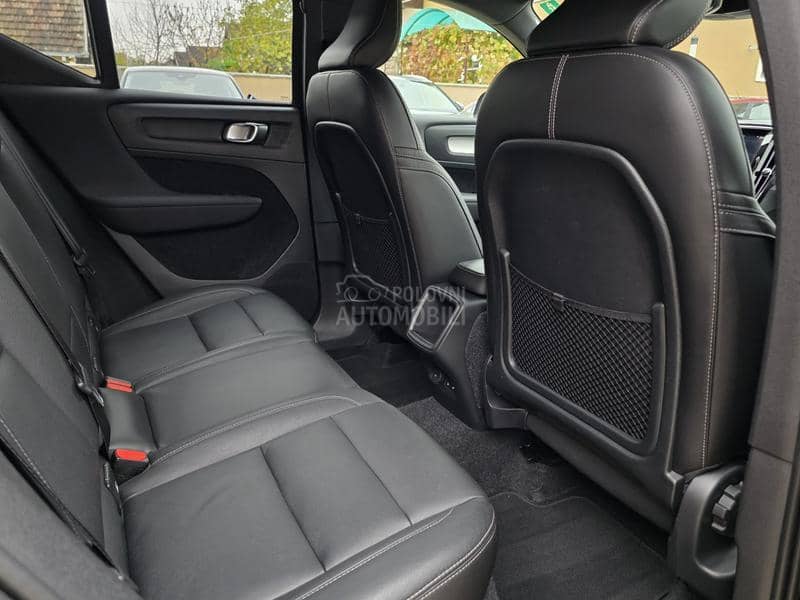 Volvo XC40 MOMENTUM