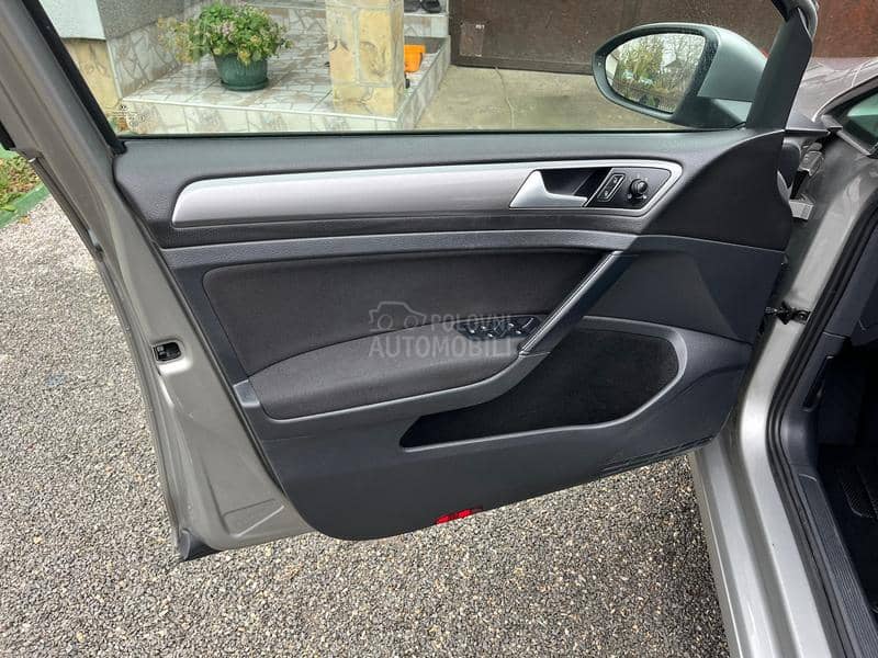 Volkswagen Golf 7 1.6tdi / N.A.V.I