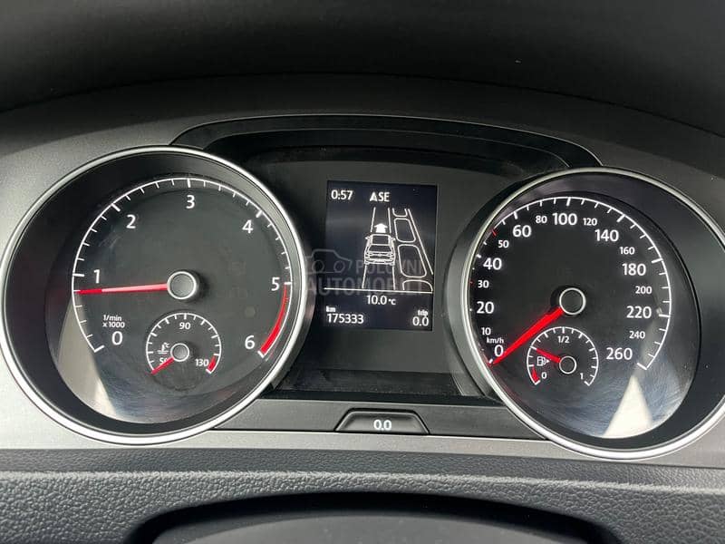 Volkswagen Golf 7 1.6tdi / N.A.V.I