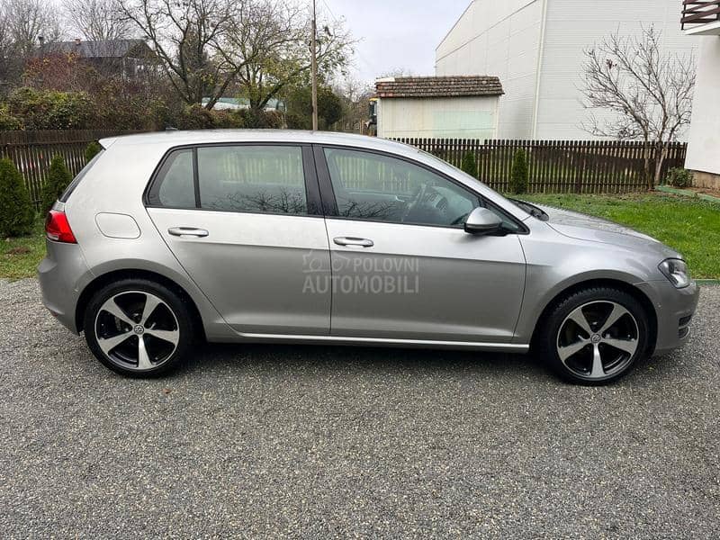 Volkswagen Golf 7 1.6tdi / N.A.V.I
