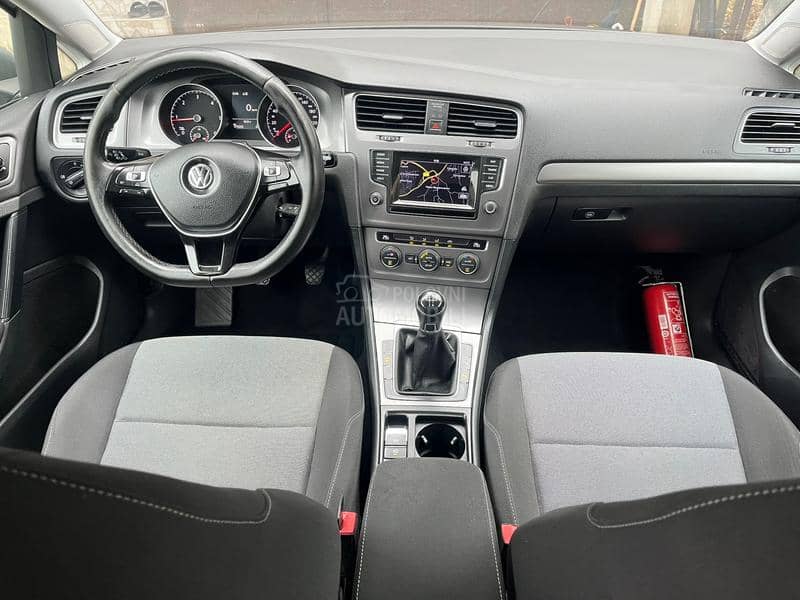 Volkswagen Golf 7 1.6tdi / N.A.V.I