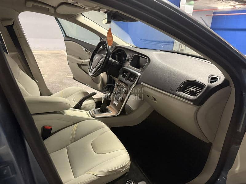 Volvo V40 D2