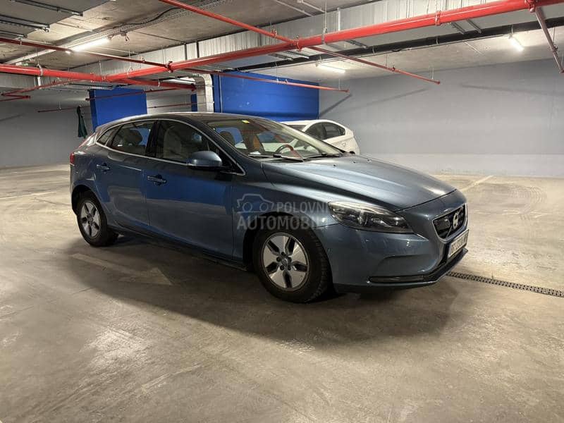 Volvo V40 D2