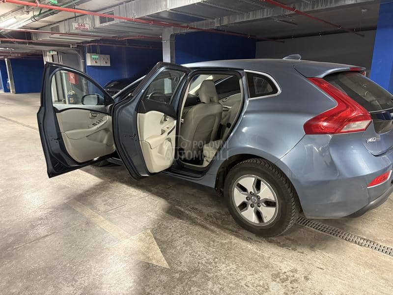 Volvo V40 D2