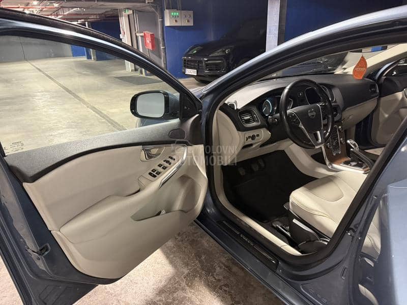 Volvo V40 D2