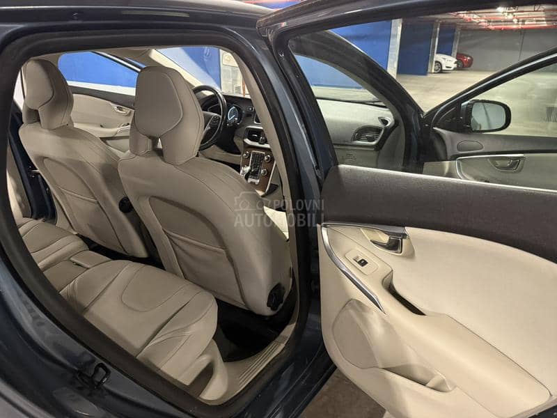 Volvo V40 D2