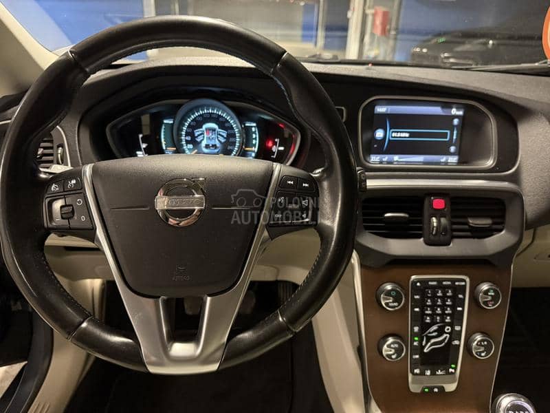 Volvo V40 D2
