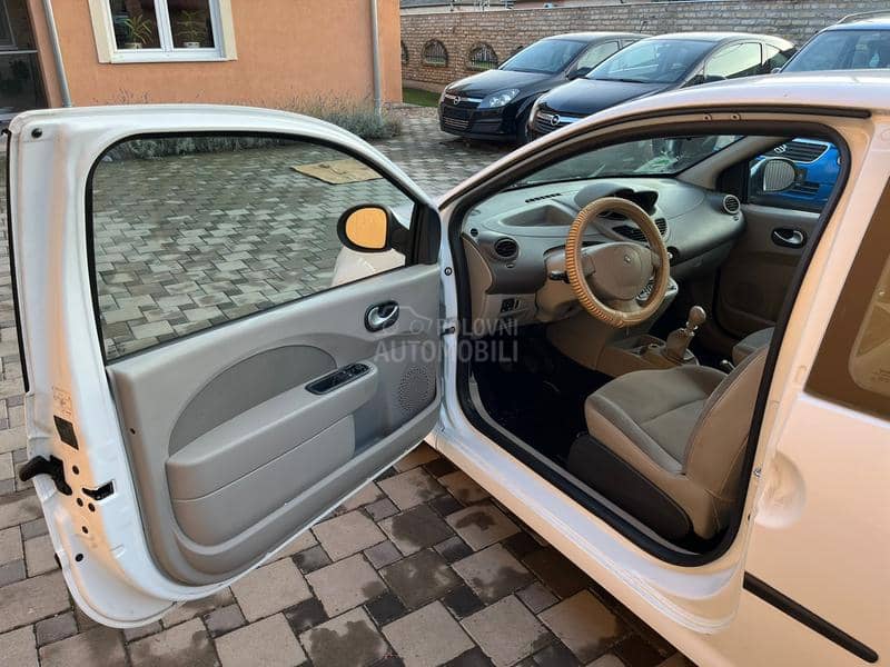 Renault Twingo 1.2 16 v