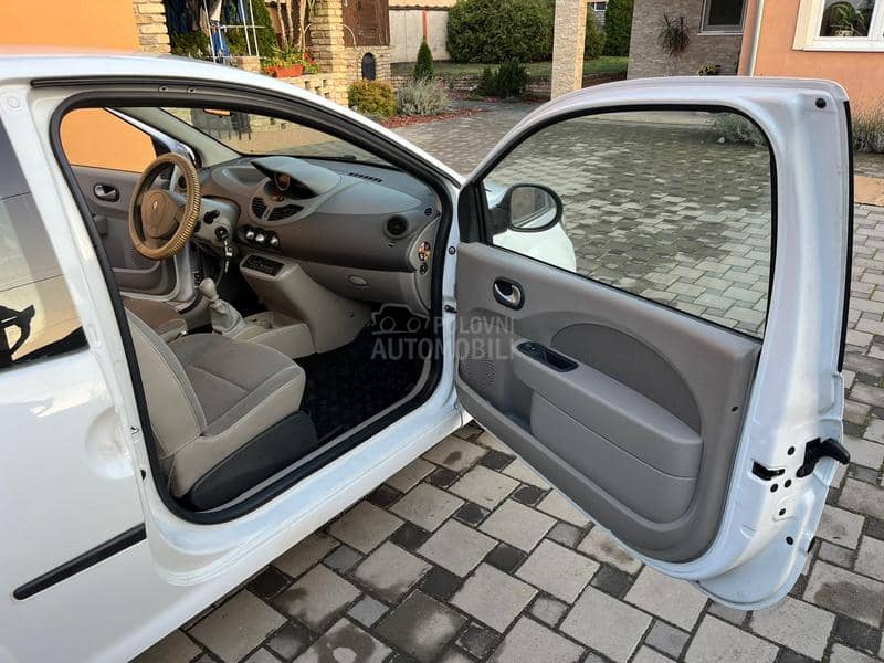 Renault Twingo 1.2 16 v