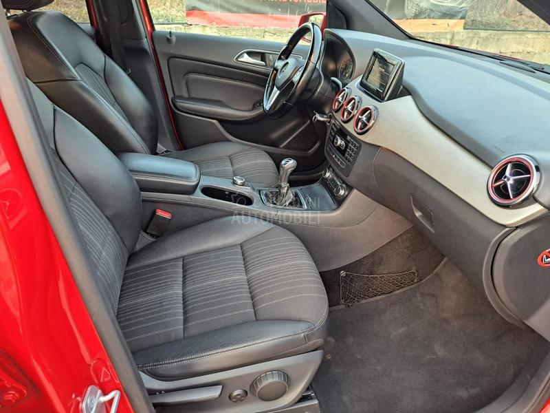 Mercedes Benz B 180 