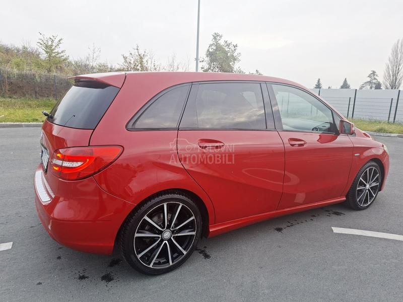 Mercedes Benz B 180 