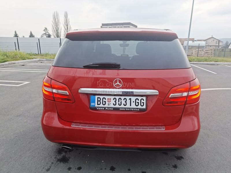 Mercedes Benz B 180 