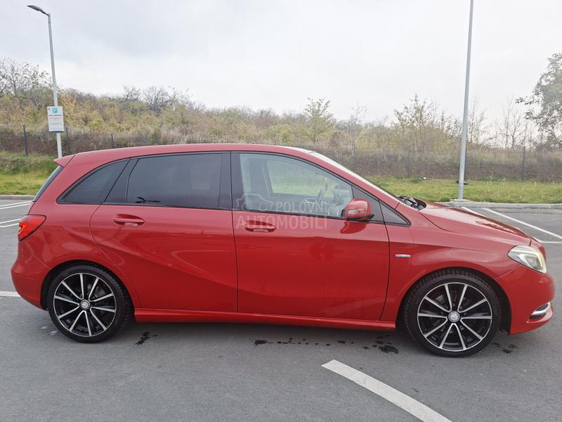 Mercedes Benz B 180 