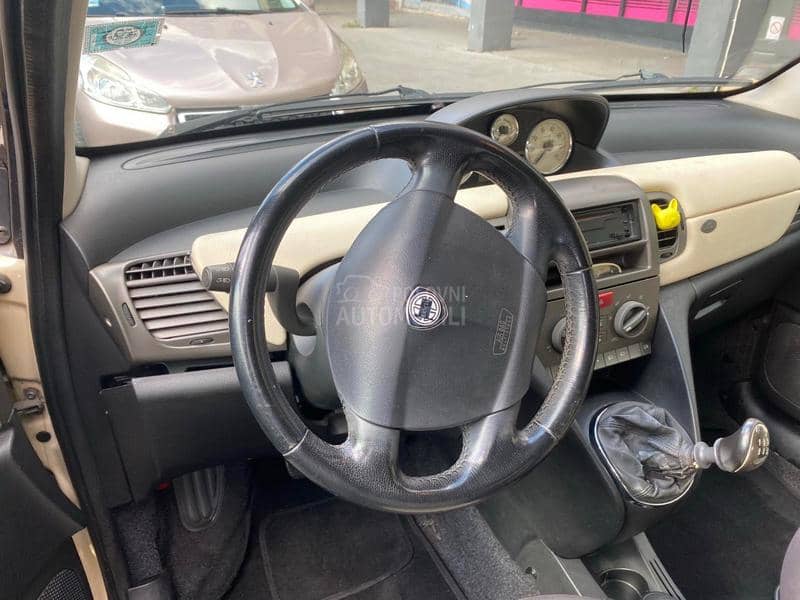 Lancia Ypsilon 