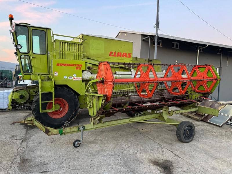 Claas Dominator 85