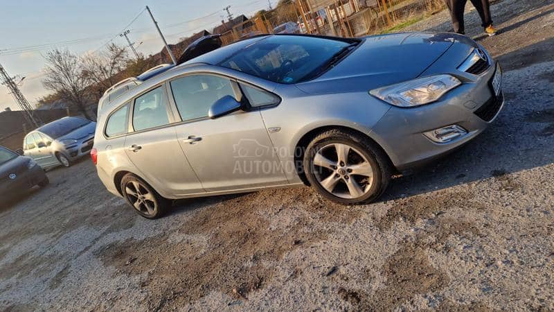 Opel Astra J 