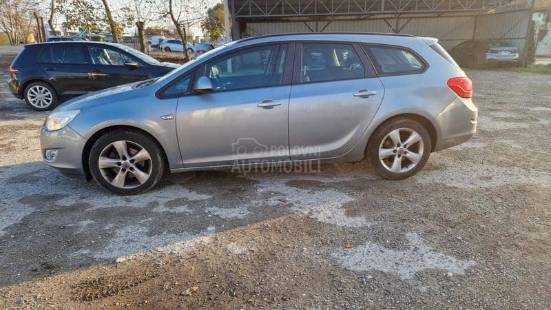 Opel Astra J 
