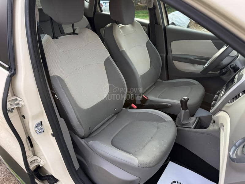 Renault Captur 1.5 DCI INTENSE NOV