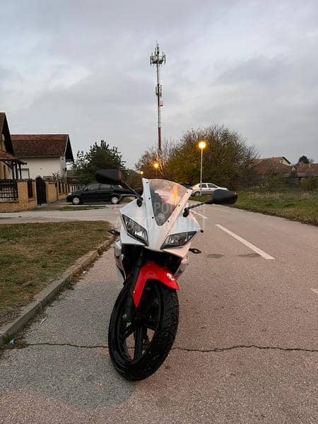 Yamaha r125