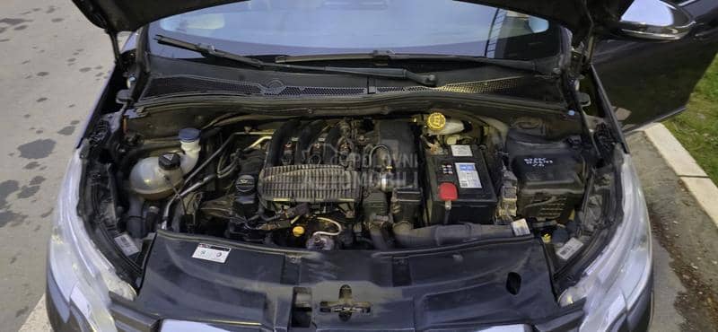 Peugeot 2008 1.2  PURETCH ALLURE