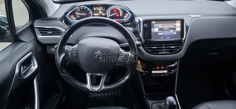 Peugeot 2008 1.2  PURETCH ALLURE
