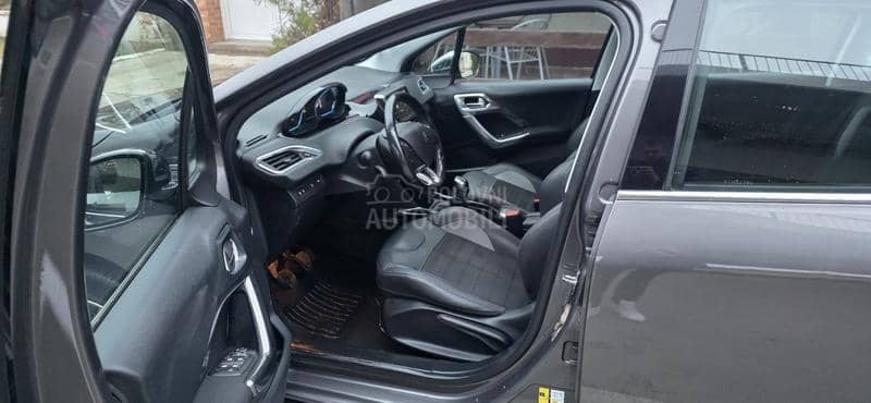 Peugeot 2008 1.2  PURETCH ALLURE