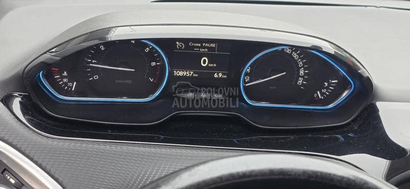 Peugeot 2008 1.2  PURETCH ALLURE