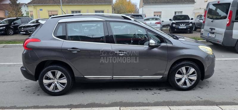 Peugeot 2008 1.2  PURETCH ALLURE