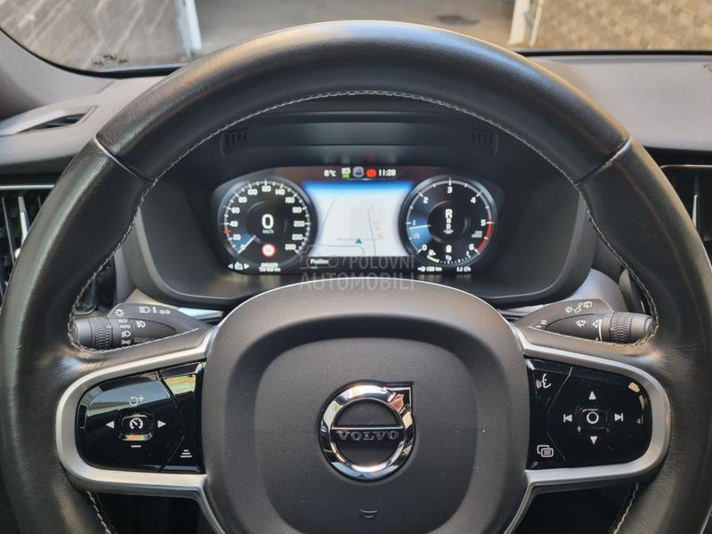 Volvo XC60 B5 Awd R-design