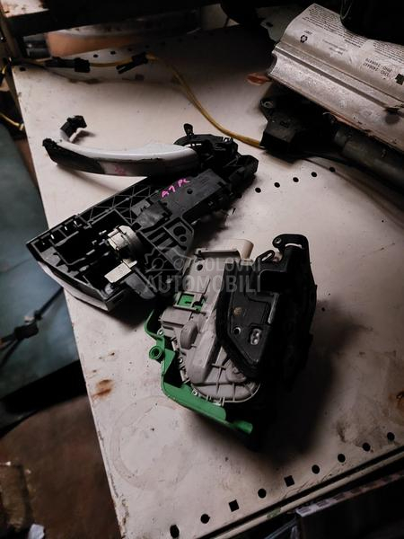 brava prednja ljeva kvaka