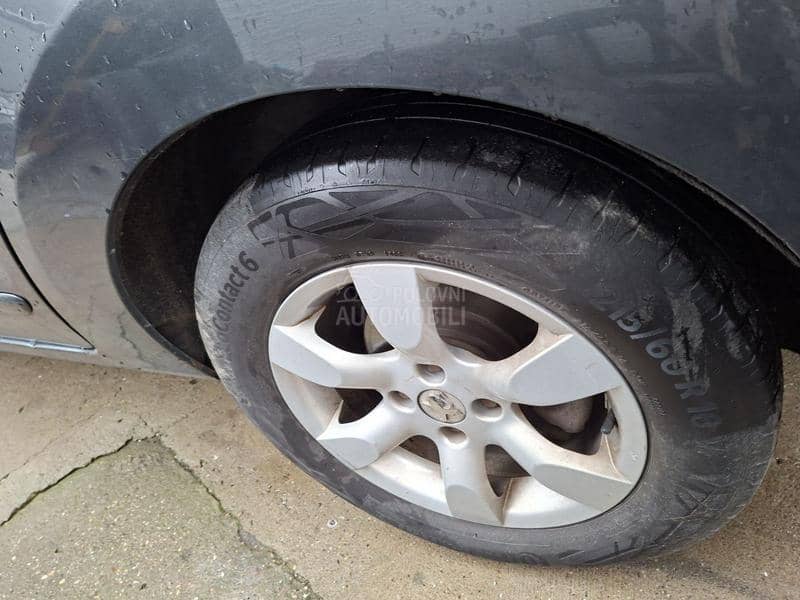 Peugeot 5008 16ehdi 2012. god. -  kompletan auto u delovima