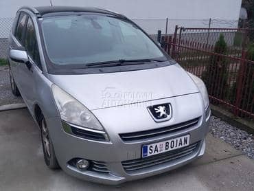 Peugeot 5008 eHDi 2012. god. -  kompletan auto u delovima