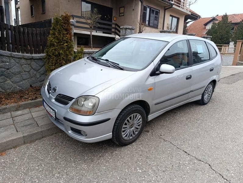Nissan Almera Tino 
