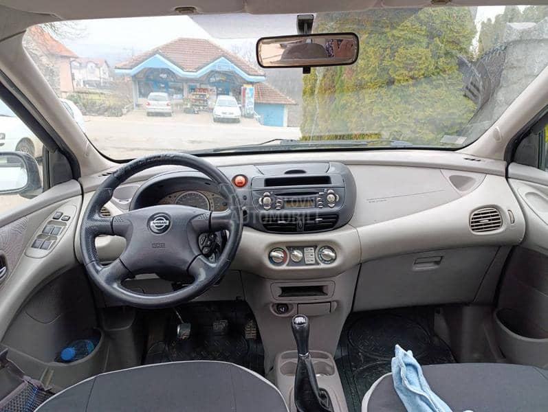 Nissan Almera Tino 