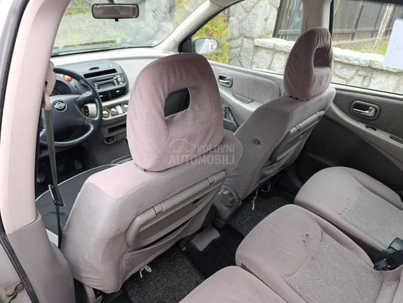 Nissan Almera Tino 
