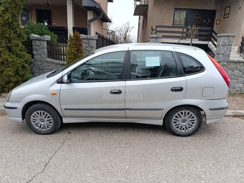 Nissan Almera Tino 