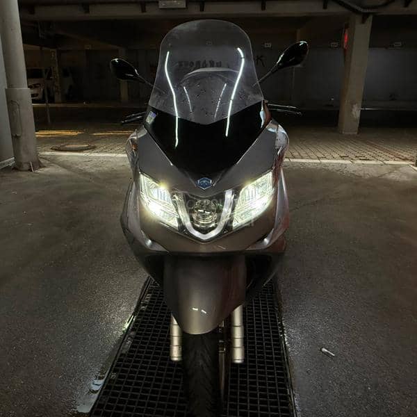 Piaggio X10