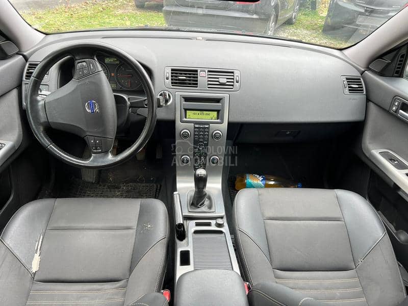 Volvo V50 