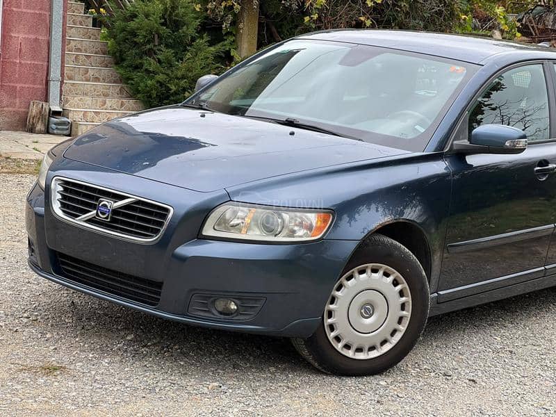 Volvo V50 