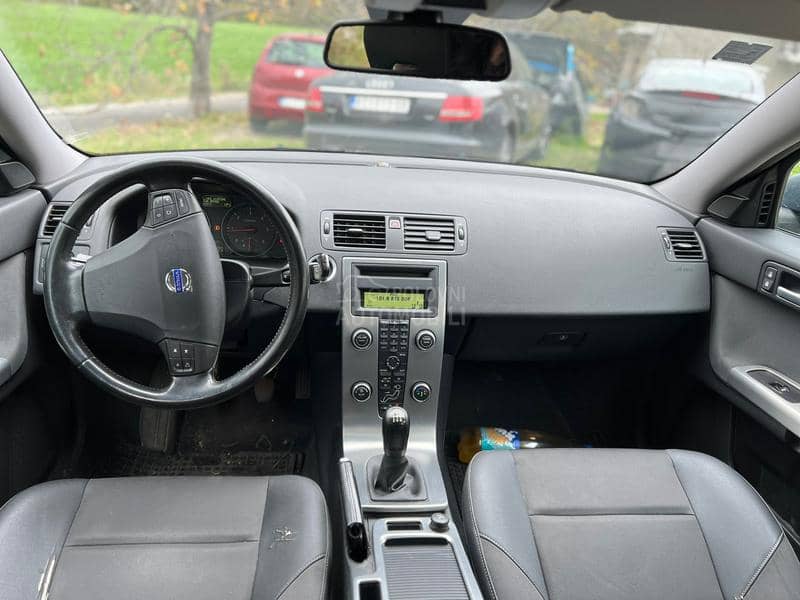 Volvo V50 